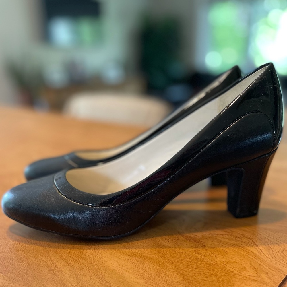 Size 9M Anne Klein black heels